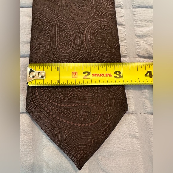 Michael Kors Brown Paisley Silk & Poly Mens Tie. This is a amazing must see tie! - Picture 10 of 10